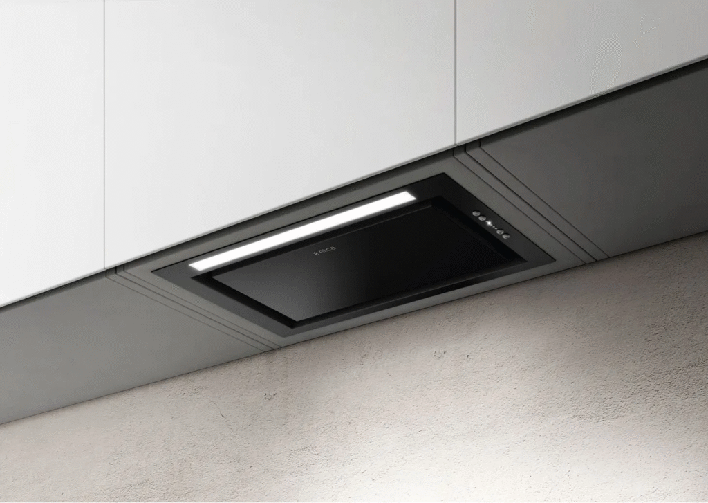 Okap do zabudowy Elica Hidden Advance Plus ukryty w szafce kuchennej